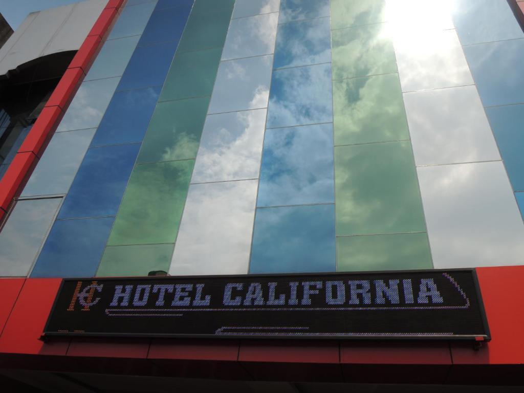 California Hotel جاكرتا المظهر الخارجي الصورة
